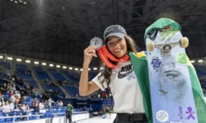 Leia mais sobre o artigo Rayssa Leal conquista prata no Mundial de skate street no Japão