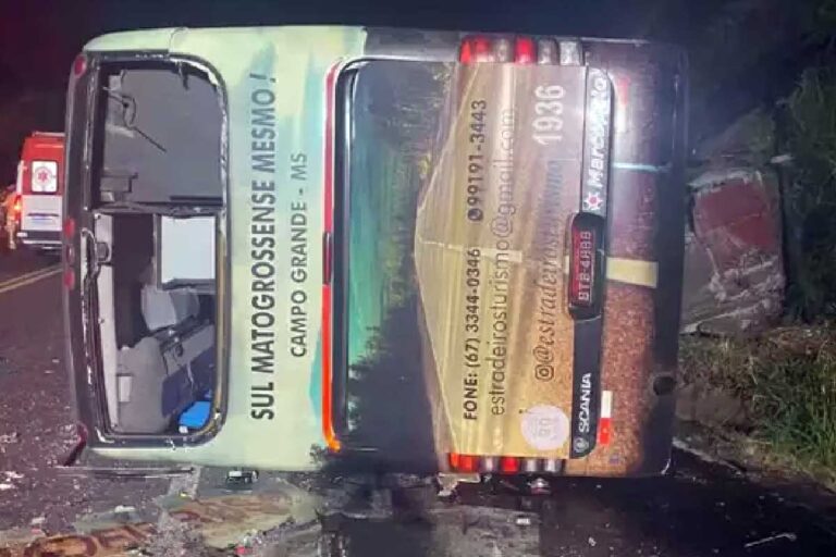 Colisão com morte no PR fere passageiros de ônibus de MS
