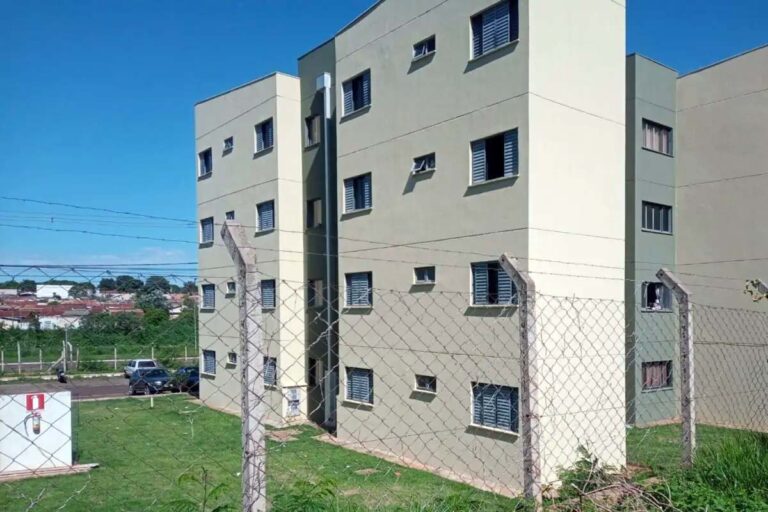 Bebê que caiu do 3º andar de prédio em Campo Grande recebe alta médica
