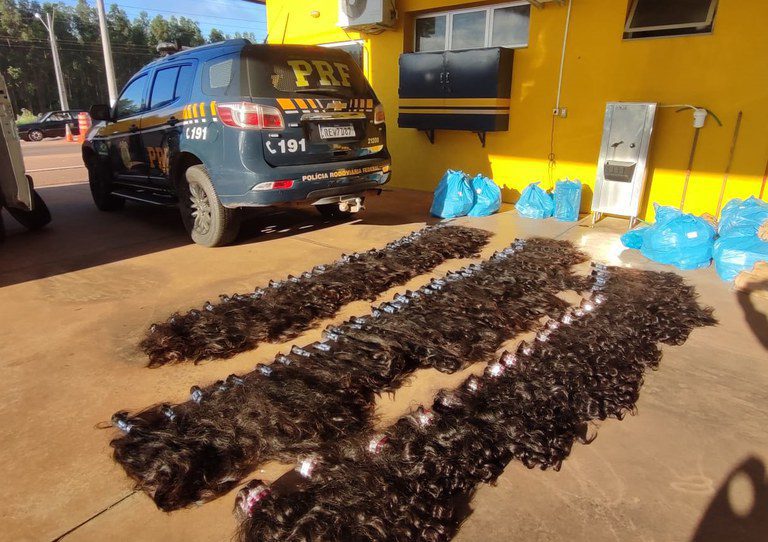 Fiscalização da PRF apreende 62 kg de cabelo humano em MS