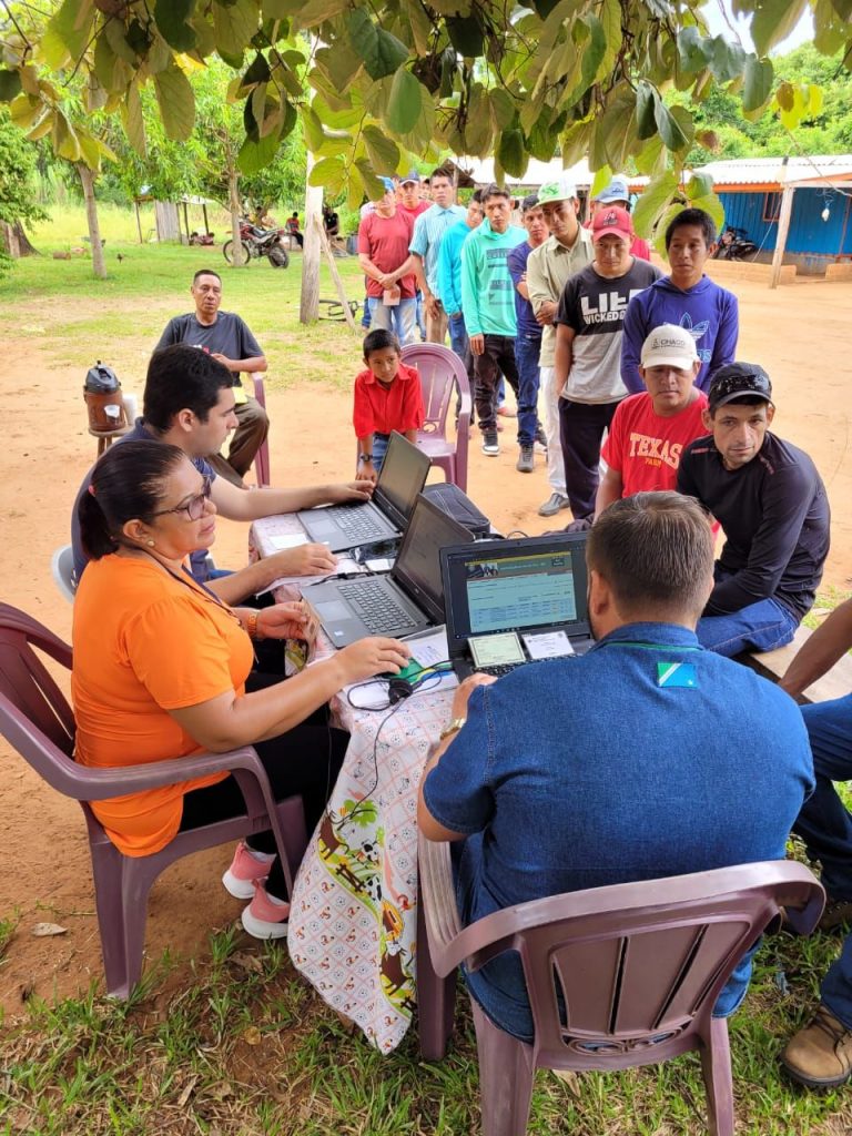 Funtrab atua no cadastro, encaminhamento e embarque de indígenas para colheita da maçã