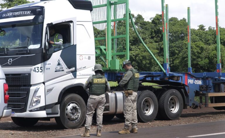 Rodovida: fiscalização educativa na MS-040 aborda mais de 20 motoristas e orienta sobre exame toxicológico