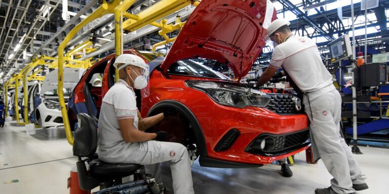 Venda de veículos cresce 12% em 2023, diz balanço da Fenabrave