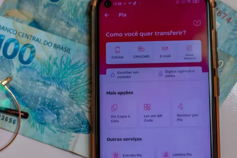 Bancos deixam de oferecer Transferência bancária por DOC e TEC nesta segunda-feira