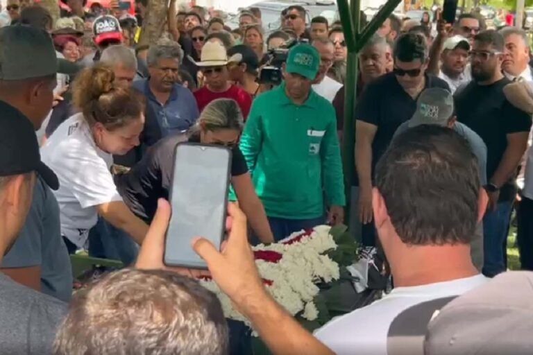 Corpo do Sertanejo João Carreiro é sepultado em Cuiabá