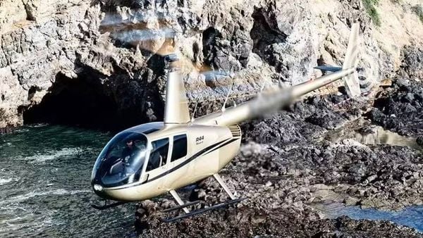FAB retoma buscas por helicóptero desaparecido no litoral paulista