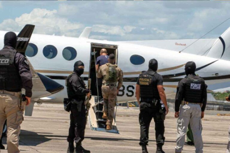 Policiais acusados de lavagem de dinheiro são transferidos da Bahia para presídio em MS