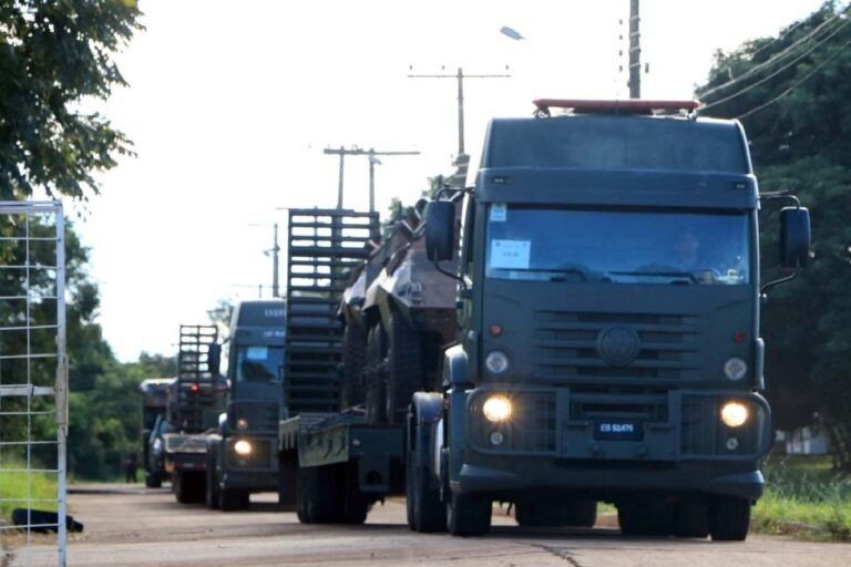 Esquadrão de cavalaria mecanizado do CMO se desloca para reforçar fronteira do Brasil em Roraima