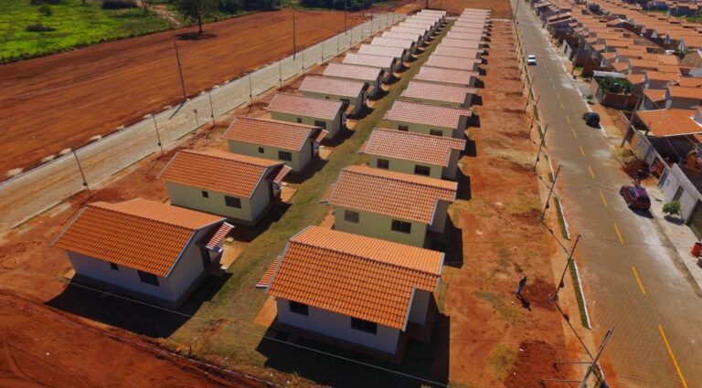Governo de MS amplia renda familiar e benefícios em programa habitacional da Agehab