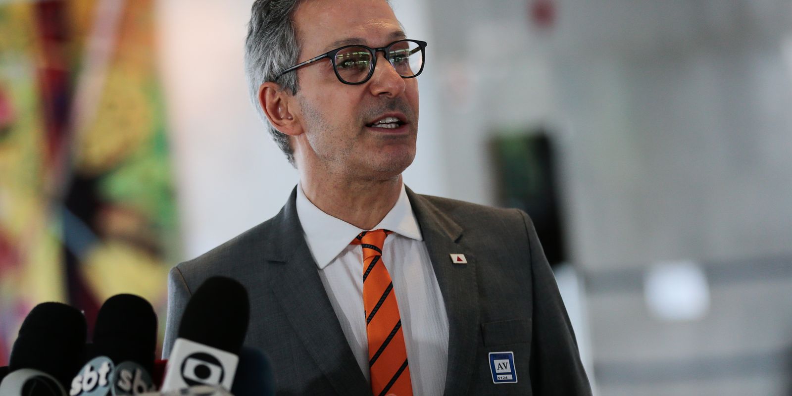 Zema defende no STF posicao de nao cobrar vacina em