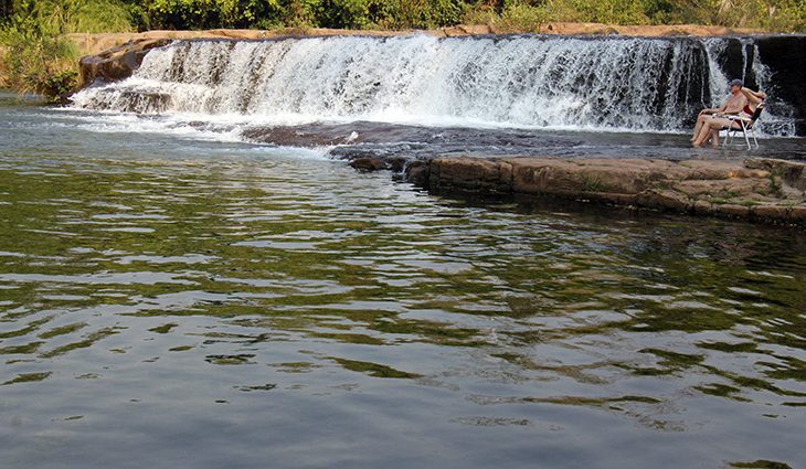 Rios, piscinas e balneários são alternativas para foliões e cuidados previnem afogamentos