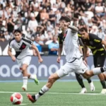 Vasco vira sobre Botafogo e entra no G4 do Cariocão