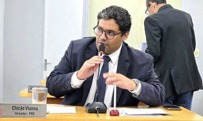 Vereador pede que Município restaure calçada danificada após serviços em galeria