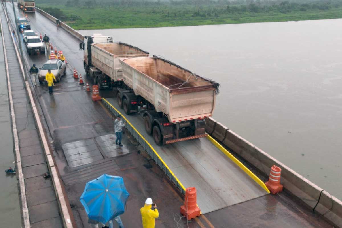 Você está visualizando atualmente Ponte sobre o Rio Paraguai em Corumbá recebe travessia temporária para obras