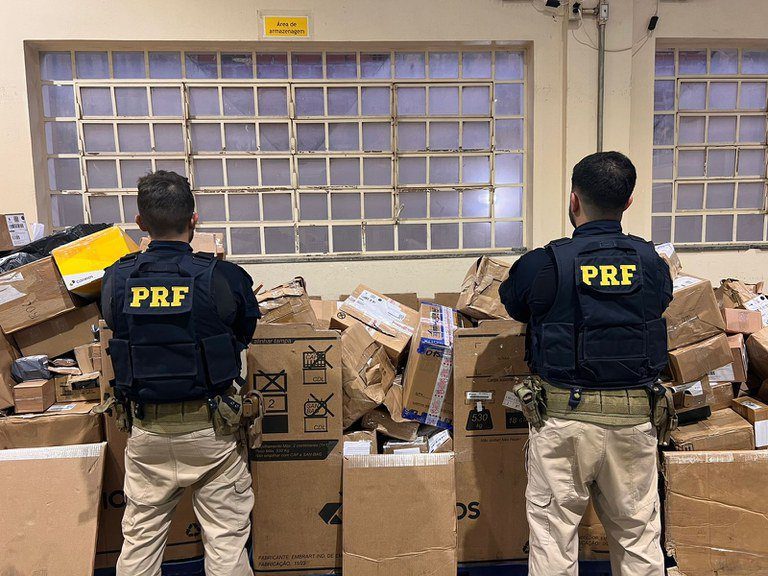 PRF e Receita Federal apreendem carga milionária de produtos sem nota fiscal em Ponta Porã