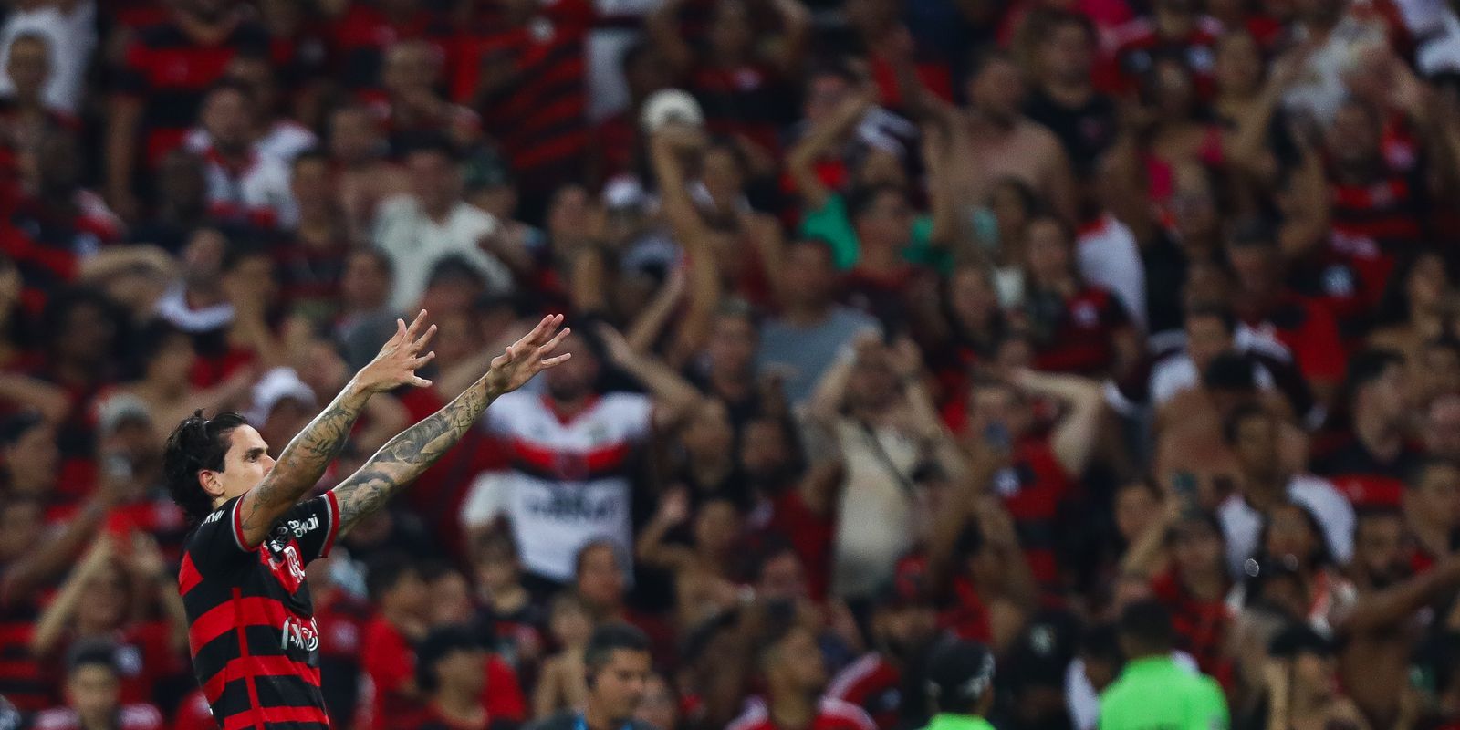 Carioca Flamengo segura empate com Fluminense e esta na final