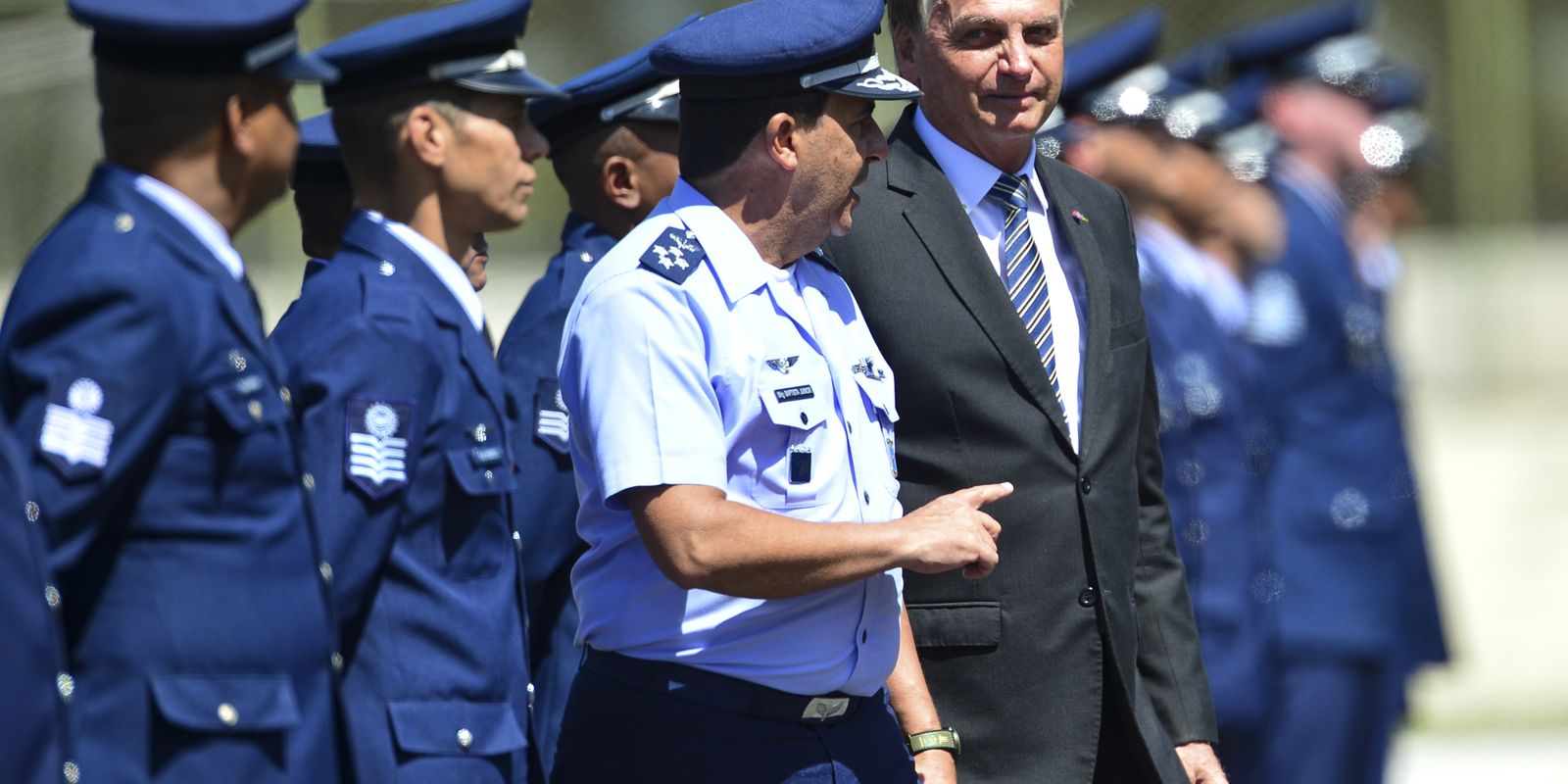 Ex comandante do Exercito ameacou prender Bolsonaro diz ex FAB
