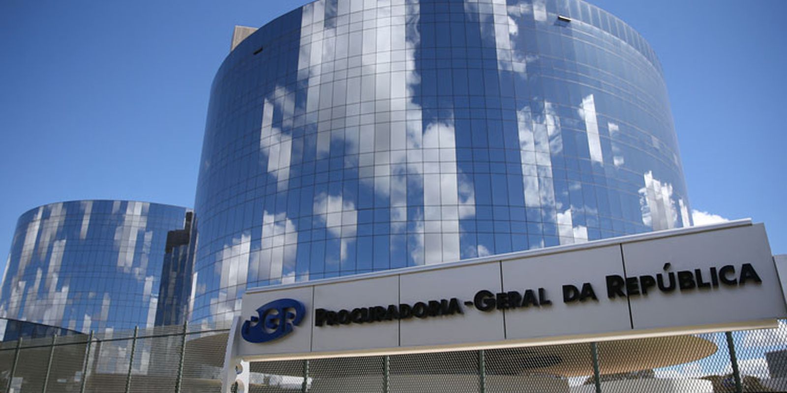 PGR pede arquivamento de inquerito contra Google e Telegram