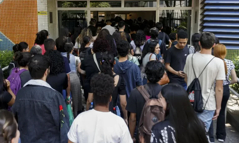 Estudantes nascidos em julho e agosto recebem hoje nova parcela do Pé-de-Meia