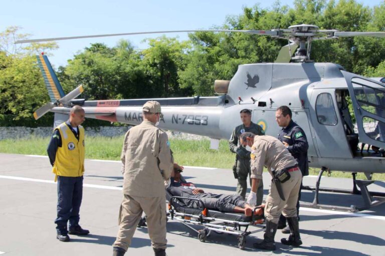 Marinha do Brasil realiza resgate aeromédico de indígena no Pantanal