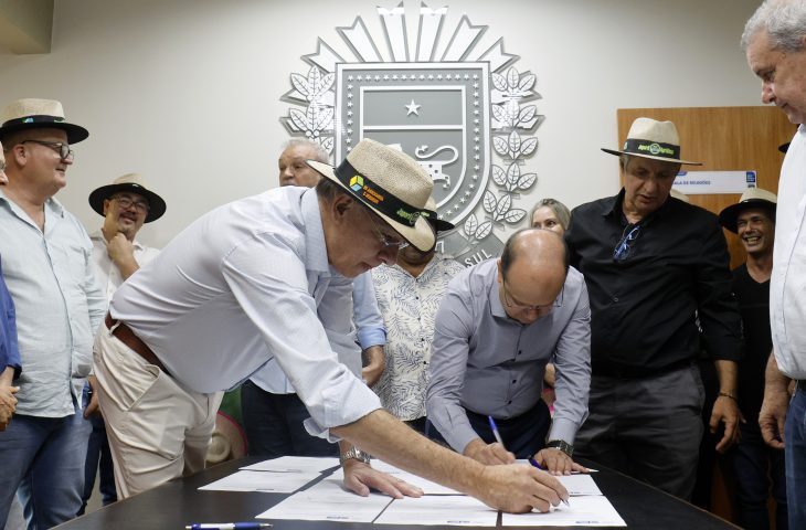 Governo firma convênios e impulsiona investimentos em infraestrutura nos municípios