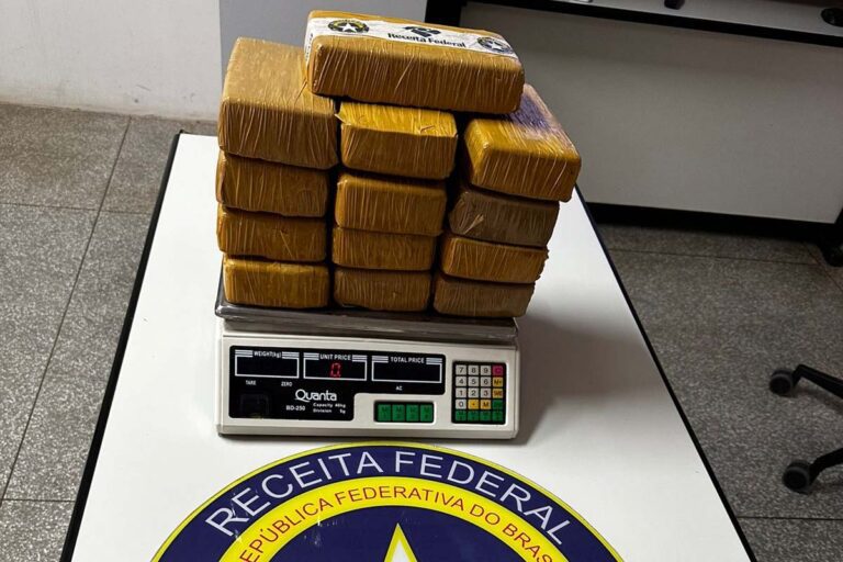Casal boliviano é flagrado pela Receita Federal com 13 kg de entorpecentes