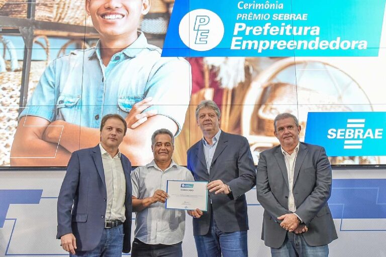 Prefeitura de Ladário recebe certificado do Prêmio Sebrae de Empreendedorismo