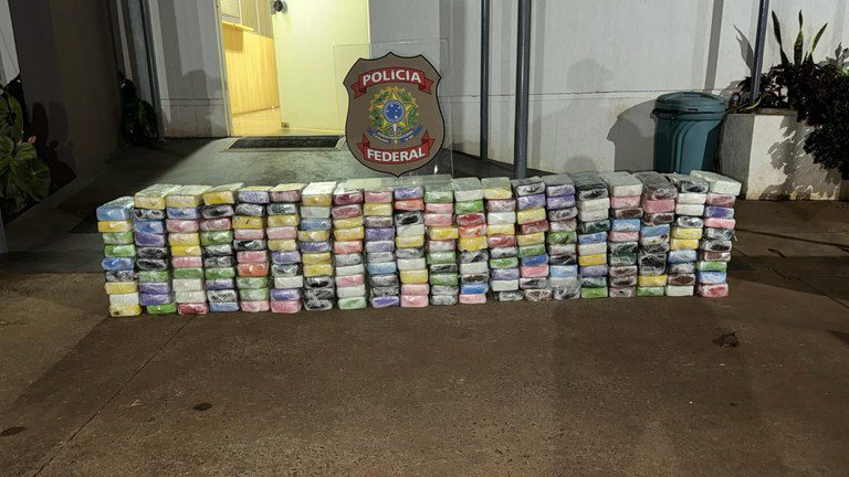 200 quilos e cocaína são apreendidos pela PF em fundo falso de caminhão