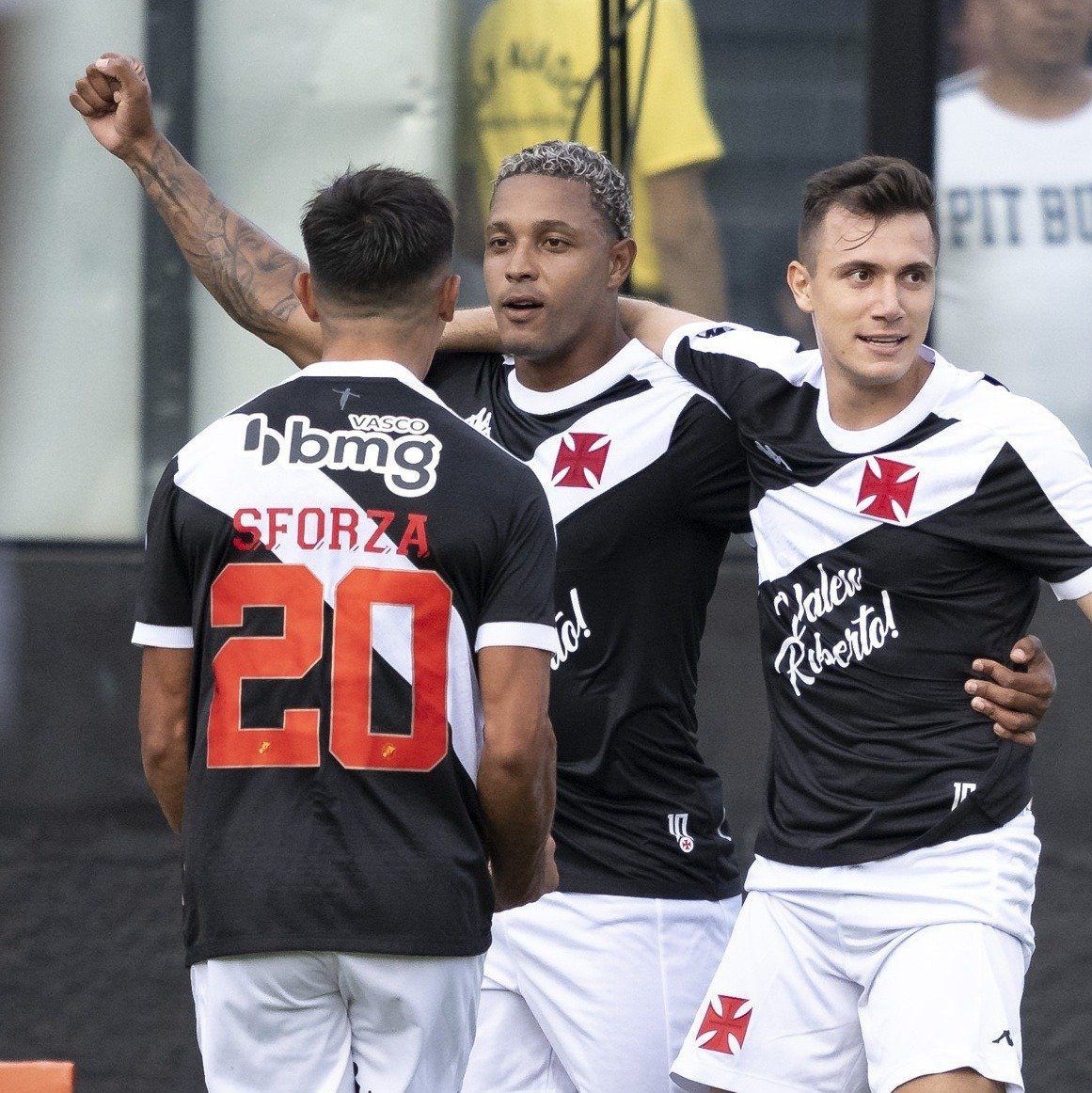 david do vasco comemora seu gol contra o gremio pelo brasileirao