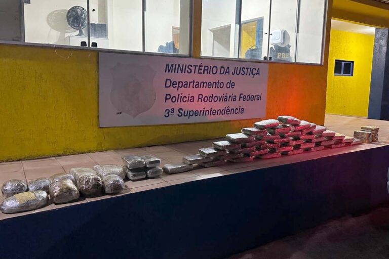 Boliviana é presa pela PRF transportando 57 kg de entorpecentes em carro de aplicativo