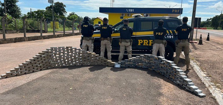 Você está visualizando atualmente PRF apreende 274 kg de cocaína em Coxim