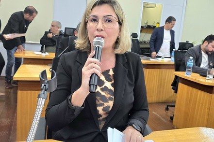Vereadora busca informações sobre serviços de Raio-X no sistema de Saúde Pública