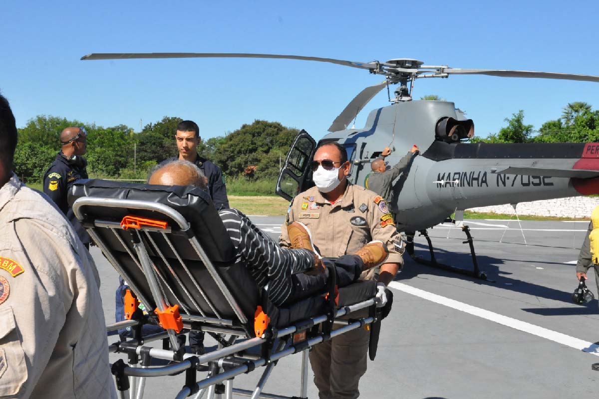 Você está visualizando atualmente Idoso com hérnia estrangulada é resgatado de helicóptero pela Marinha no Pantanal