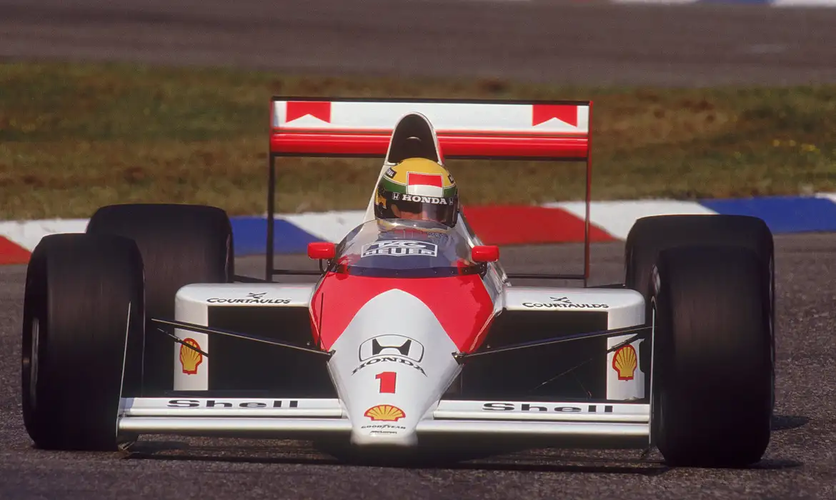 Leia mais sobre o artigo Legado dentro e fora da pista mantém Senna eterno, 30 anos após morte