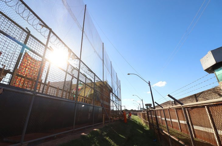 Obras de telamento são realizadas para impedir entrada de celulares em presídios de MS