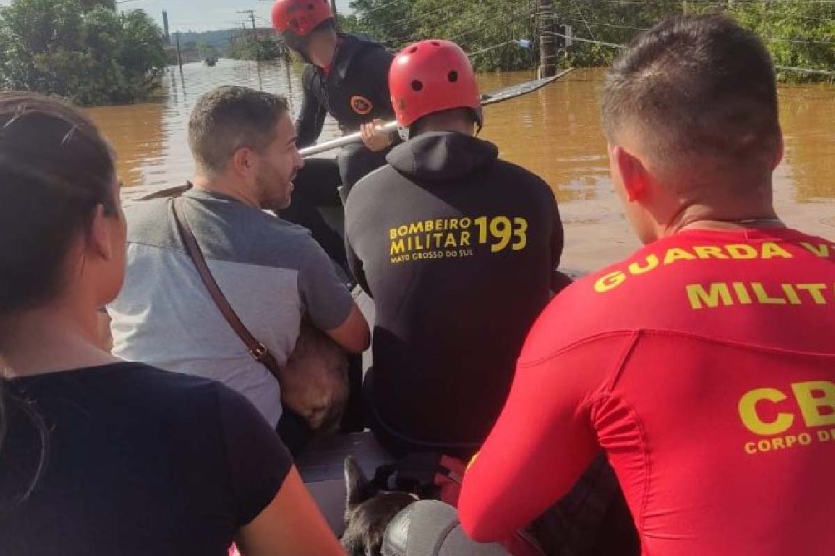Você está visualizando atualmente Equipes de MS resgatam mais de 900 pessoas e 200 animais no Rio Grande do Sul