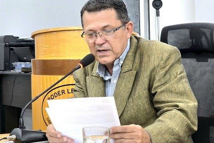 Vereador sugere mudança de lei para obrigar plantio de árvores na cidade