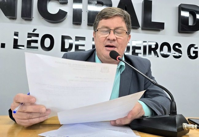 Vereador pede providências para recuperação da iluminação do Jardim da Independência