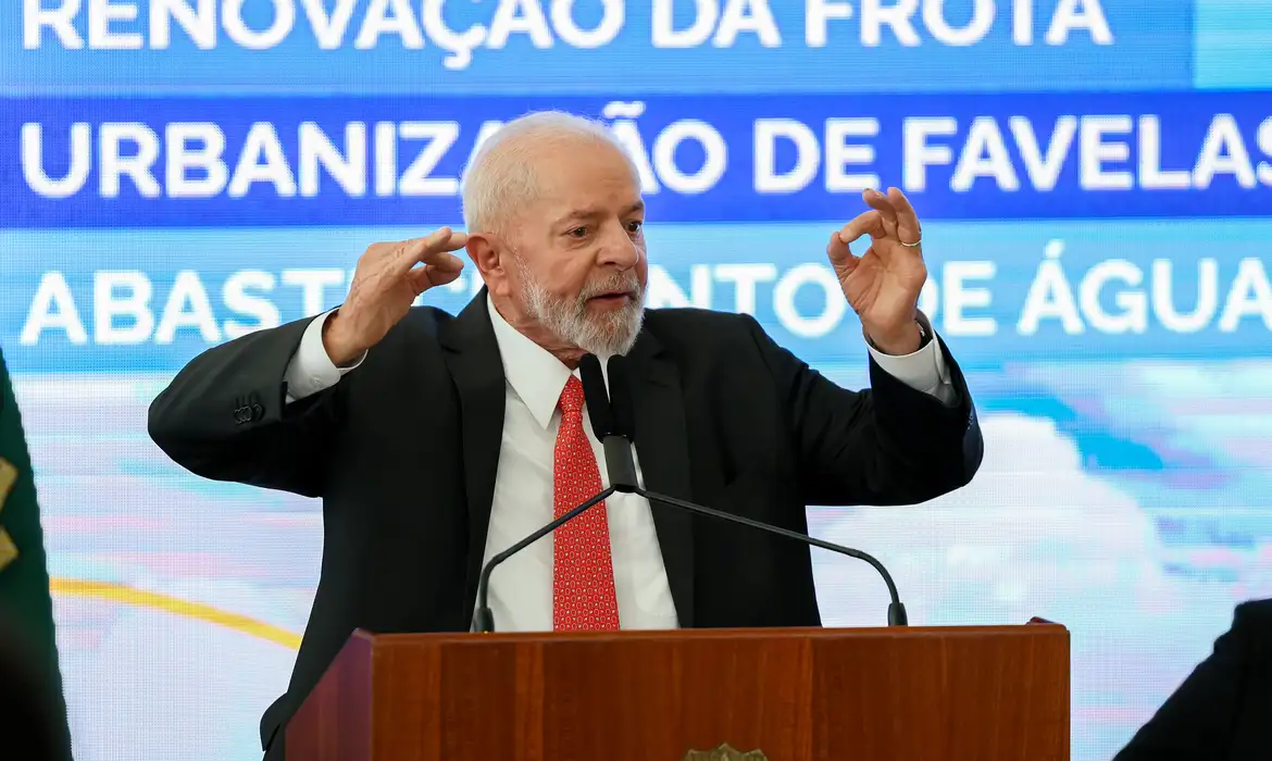 Você está visualizando atualmente Lula anuncia investimentos de R$ 18,3 bilhões em obras do PAC e inclui prevenção de desastres