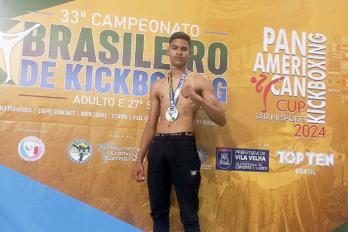 Leia mais sobre o artigo Jovem atleta de Corumbá se destaca em cenário nacional do Kickboxing