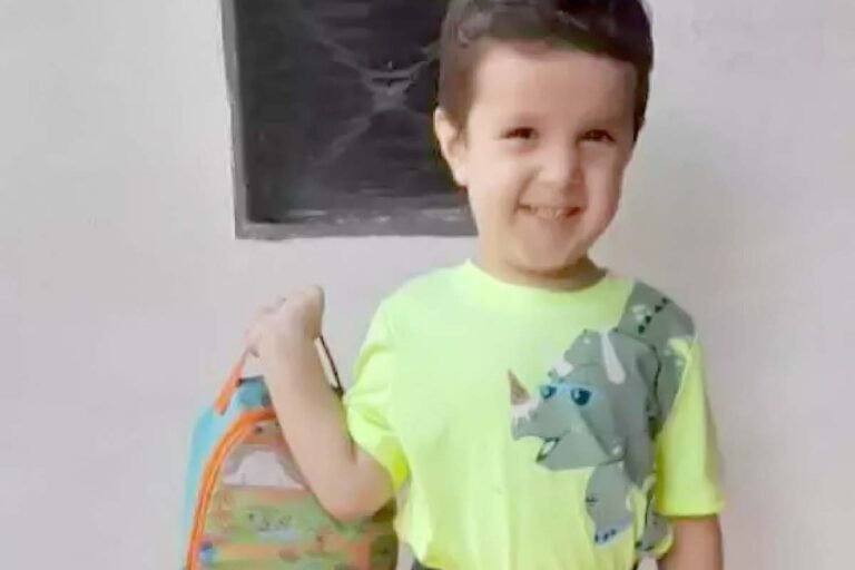 Criança que morreu engasgada em creche de MS é enterrada no dia do aniversário do pai