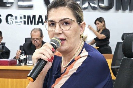 Vereadora alerta Saúde sobre processo licitatório para aquisição de ambulância