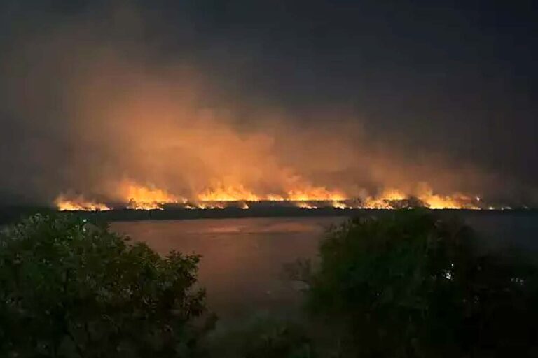 De um lado, festa, do outro, destruição: Incêndio impressiona na 1ª noite de São João em Corumbá