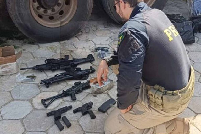 Carregamento de Maconha e arsenal são apreendidos em caminhão de abóboras em MS