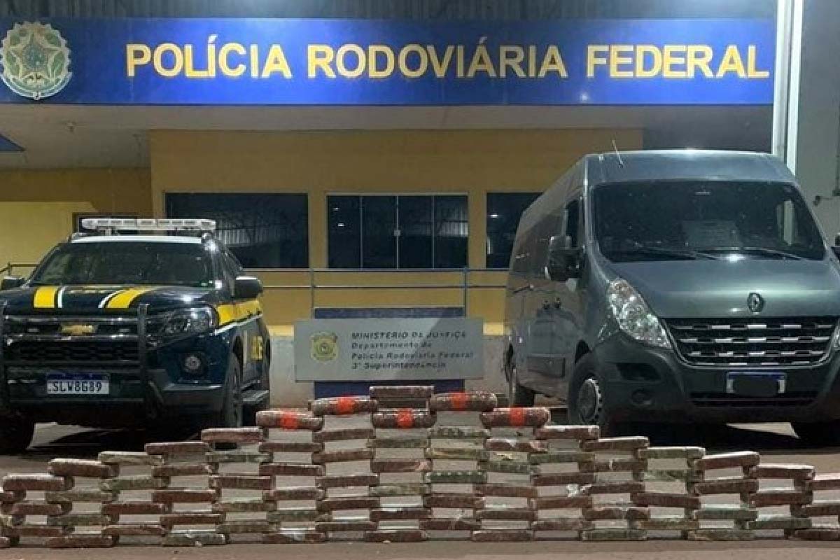 Leia mais sobre o artigo PRF apreende 93 kg de cocaína em Van que seguia de Puerto Quijarro para Campo Grande