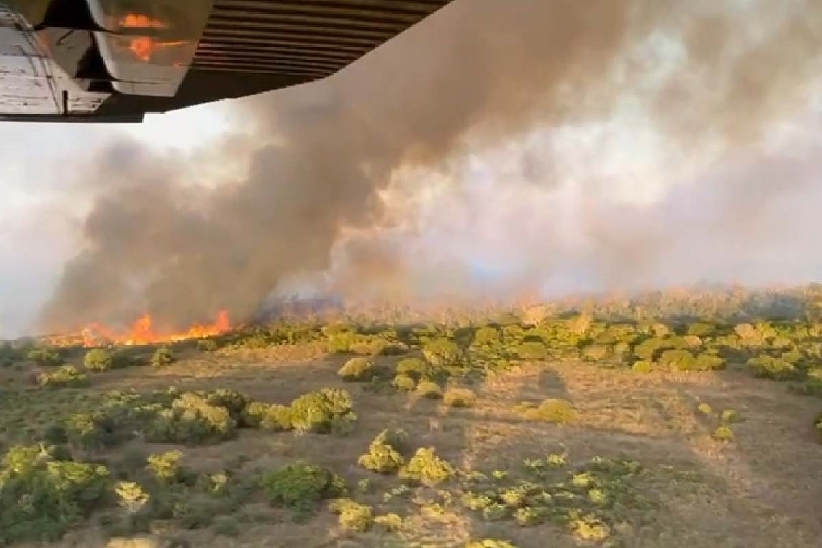 Você está visualizando atualmente Incêndio em caminhão atolado se espalha na Nhecolândia e mobiliza Corpo de Bombeiros