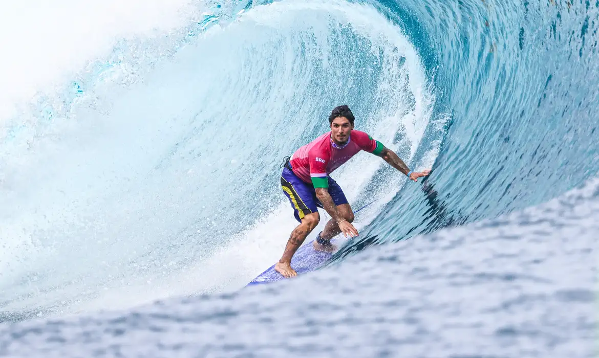 Você está visualizando atualmente Gabriel Medina brilha em Teahupoo e chega às quartas de final no surfe