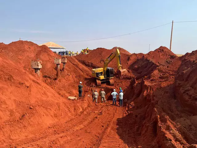 Você está visualizando atualmente Após 17h, bombeiros encontram trabalhadores que morreram soterrados