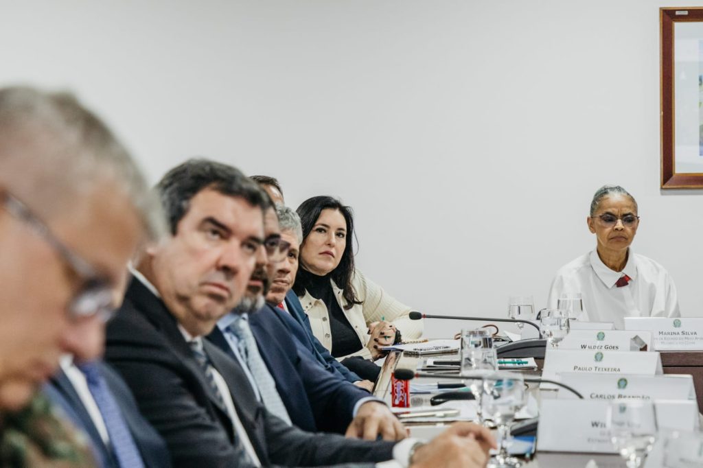 Eduardo Riedel reuniao sobre incendios 2 1024x682 1 combate a incêndios