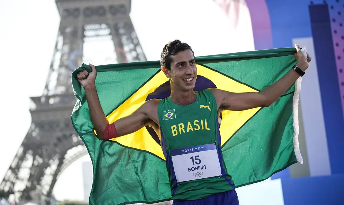 Você está visualizando atualmente Caio Bonfim fatura prata inédita para o Brasil na marcha atlética